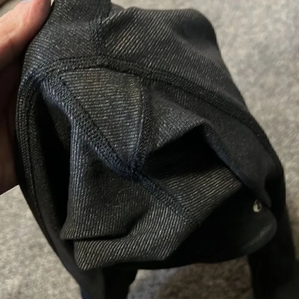 Size 4 Lululemon Lightly Striped Crops - Picture 4 of 4